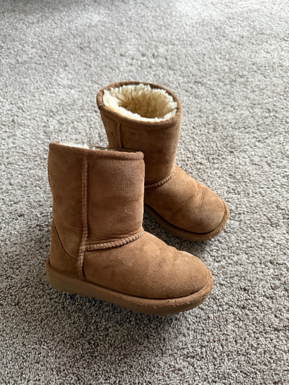 UGG Kid's Chestnut Short Boot Size 10